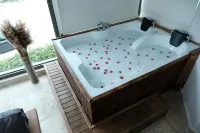 Qzen House Alaçatı Hotels in Şifne