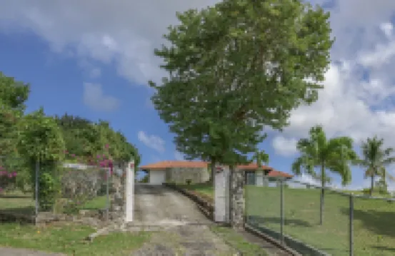 Spanish-Style Ocean View Villa Set in Garden - Calypso Court 3 Bedroom Villa by RedAwning 酒店