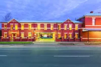 Lake Inn - Ballarat Hotels in Delacombe
