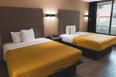 Express Inn & Suites Hotels near Historic Howard House 1848