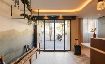 Yelo Promenade Hotel Magnan, Sonder