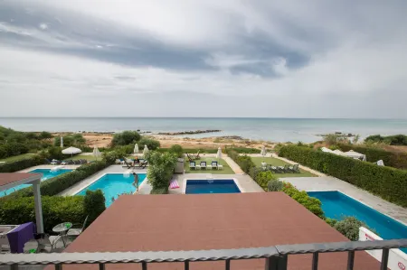 Villa Suri, Luxury Seafront Villa