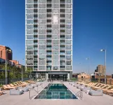 Level Chicago - River North - Pools