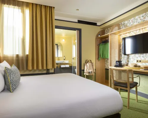 Hôtel Jardin de Cluny Hotels near Maubert-Mutualité Metro Station
