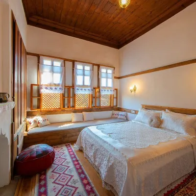 Meymune Valide Konağı Hotels near İzzet Paşa Cami