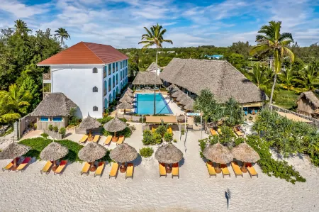 AHG Sun Bay Mlilile Beach Hotel Отели рядом с достопримечательностью «Мнемба»