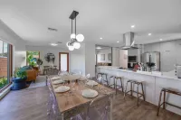 Awesome House with Pool Westchester