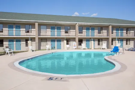 Super 8 by Wyndham Dunn