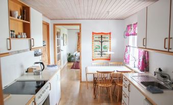 4 Bedroom Apartment - 20 Min Walk from City Centre - Nature