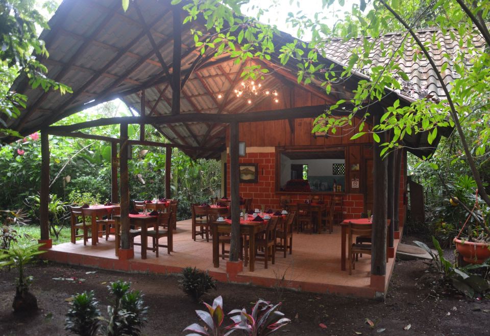 Hotel Arenal Oasis, Exterior, Garden