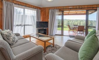 Whispering Pines Cottages