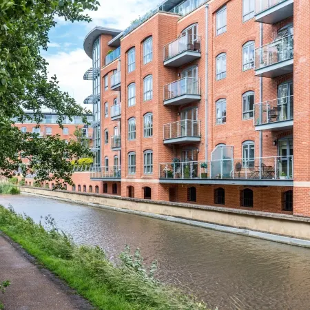 Modern 2 Bedroom Apartment in Popular Jericho !!!