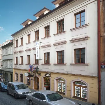 Hostel Little Quarter