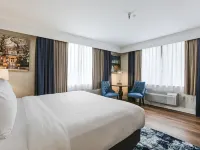 St Charles Inn, Superior Hotel Hotels near Samuel Square