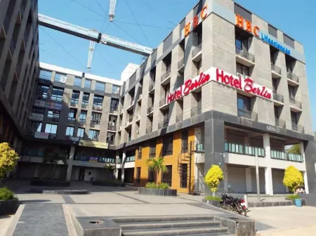 Hotel Berlin Отели в г. Гандинагар