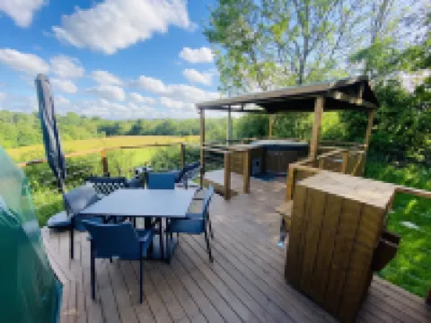 Luna Domes Hotels in Edenbridge