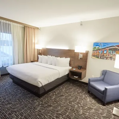 Gundersen Hotel & Suites Hotels near La Crosse Center