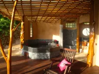 Vanira Lodge Hotels in Afaahiti