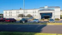 Baymont Inn & Suites by Wyndham Lafayette / Purdue Area - Parking