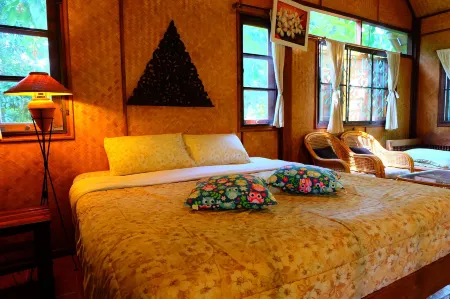 Malee's Nature Lovers Bungalows Отели рядом с достопримечательностью «Wat Cham PI»