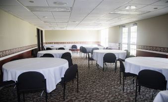 Grand Hinckley Inn