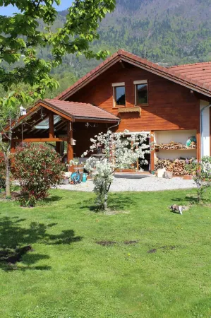 Chambre d'hôtes "LES CRETS" Отели в г. Меркюри