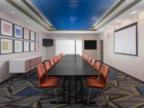 Holiday Inn Express & Suites LAKELAND SOUTH by IHG Hotels in Lakeland