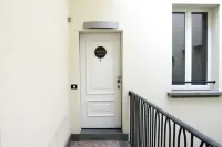 Casa Isolani, Piazza Maggiore