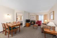Residences at Daniel Webster Hotels in Merrimack