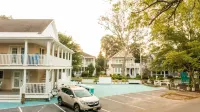 Canalside Inn - parking