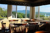 The Lucerne Inn Hotel a Dedham