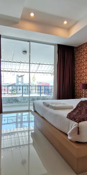 ห้องดีลักซ์ เตียงใหญ่ 1 เตียง