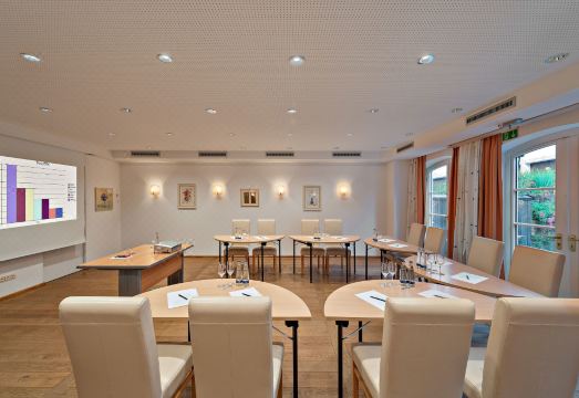 2. 란트가스트호트 ..