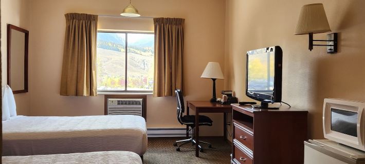 Luxury Inn & Suites Hotels in Summit County