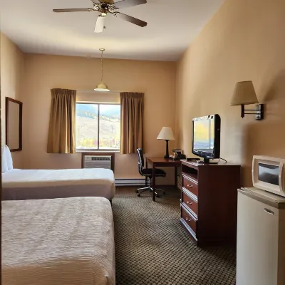 Luxury Inn & Suites Hotels near Kensho Super Chair