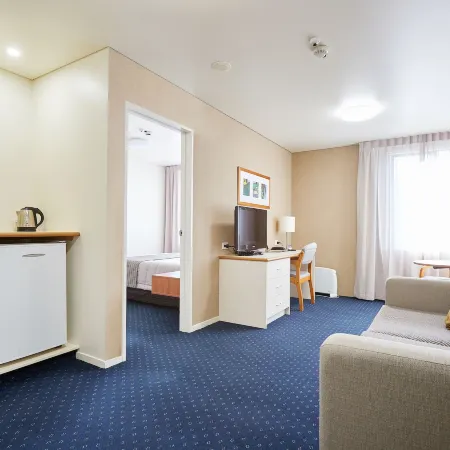 Ventura Inn & Suites Hamilton Отели рядом с достопримечательностью «Реформед Черч оф Гамильтон»