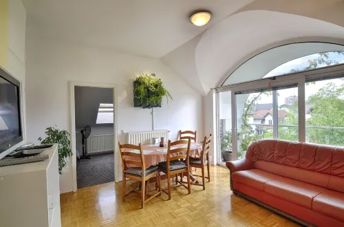 Family Guesthouse GreenSLO - Parking