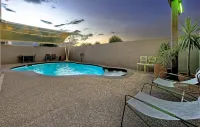 Chalet Motor Inn - Pools