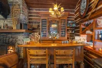 Storm Mountain Lodge Cabins & Dining Hotels in Improvement District No. 9