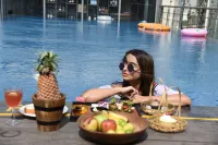 Radisson Lucknow City Center - สระว่ายน้ำบนดาดฟ้า