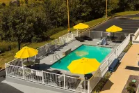 Studio Z, Ascend Hotel Collection - Pools