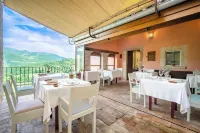 Castello di Postignano Relais Hotels in Preci