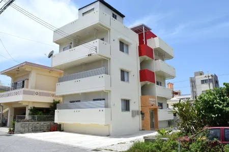 Rainbow Terrace Отели рядом с достопримечательностью «Futenma-gu»