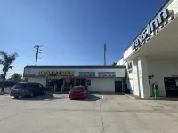 Days Inn by Wyndham Ontario Airport - Motels