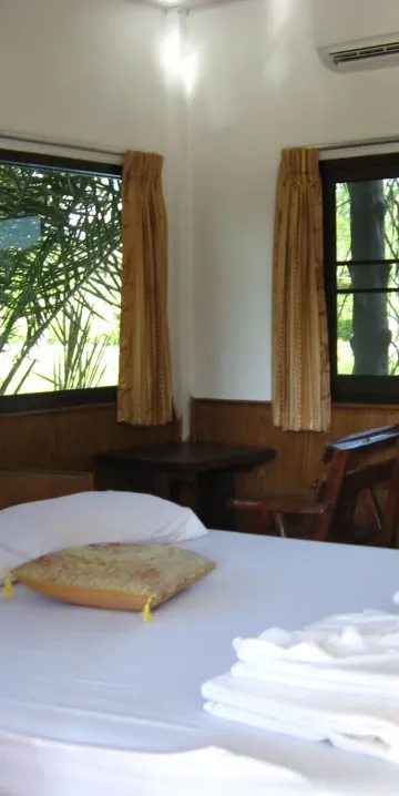 บ้านหันหน้าเข้าหาแม่น้ำ