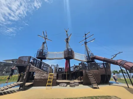 Araha BeachWay Inn Отели рядом с достопримечательностью «Американская деревня»