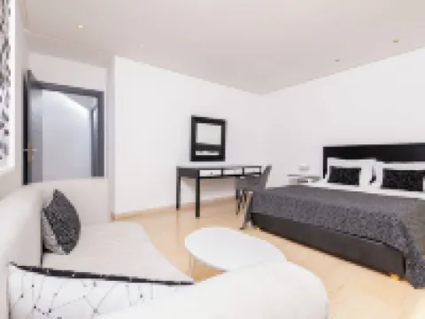 Opéra House Hotels in Soukra