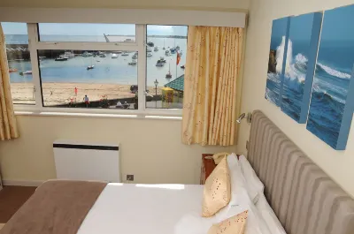 Dolphin Hotel