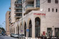 The Haneviim Court - Isrentals Hotels near Between the Arches