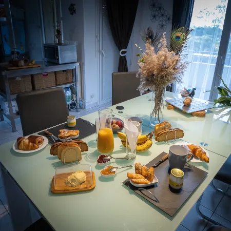 Chambre d'hôtes Avec Balcon et Vue Sur le Parc, hôte privé Отели в г. Давезьё